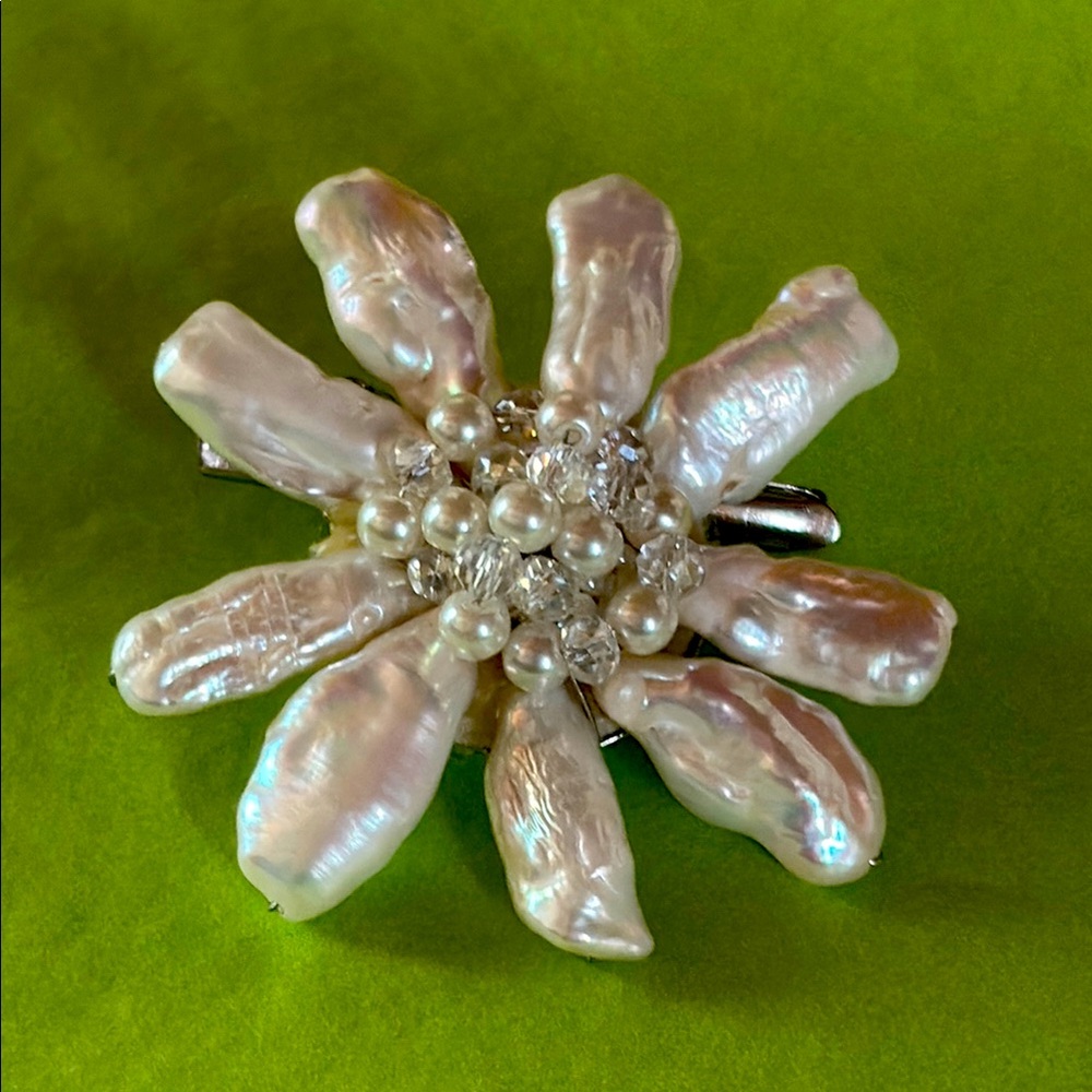 Vintage baroque Pearl Flower Brooch